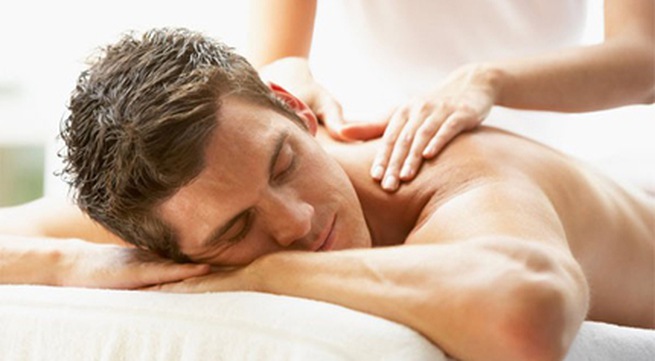 massage cũng có thể là nguy cơ lây nhiễm bệnh lậu